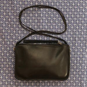 Navy blue leather purse, copy of vintage Coach style. Removable shoulder strap